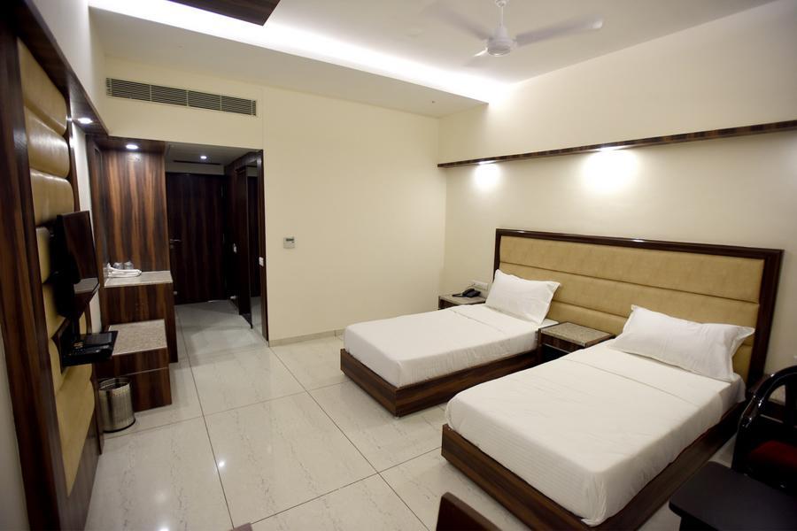 Hotel Sach Regency Anand Luaran gambar