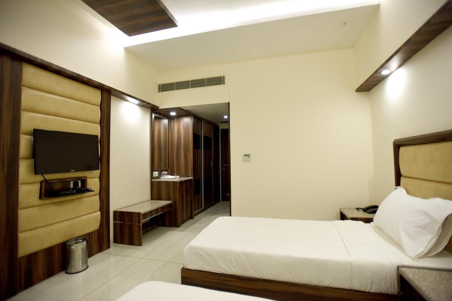 Hotel Sach Regency Anand Luaran gambar